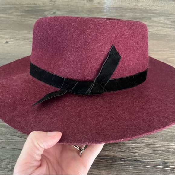 GAP Hat Women's Medium/Large Velvet Band Fedora Purple Burgundy 100% Wool NWT - Picture 2 of 5